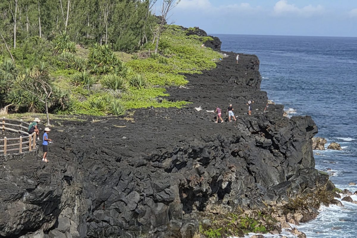 Le littoral de La Réunion lors du tour de l'île en véhicule adapté