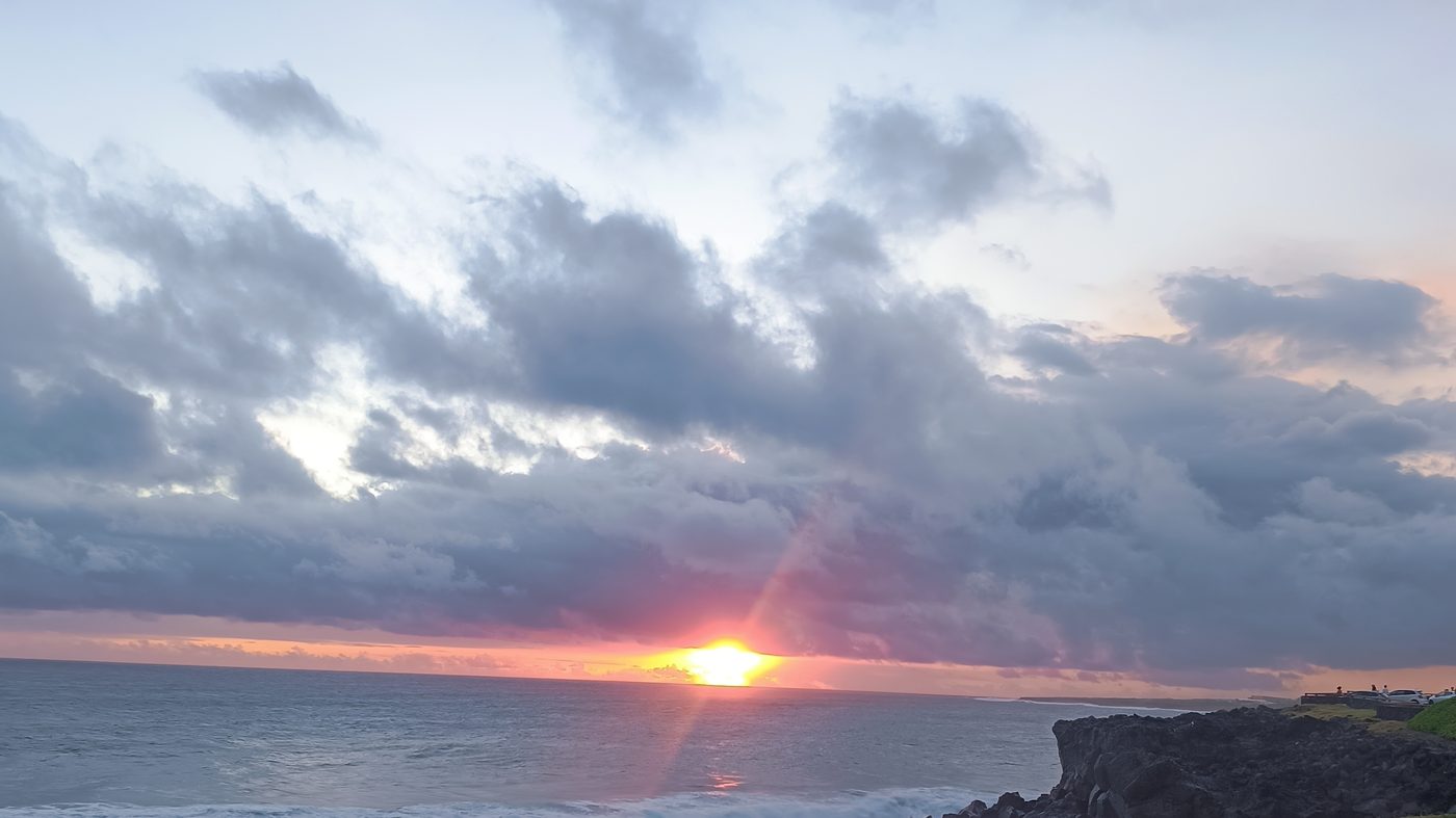 Coucher de soleil sur l'océan, côte ouest de La Réunion