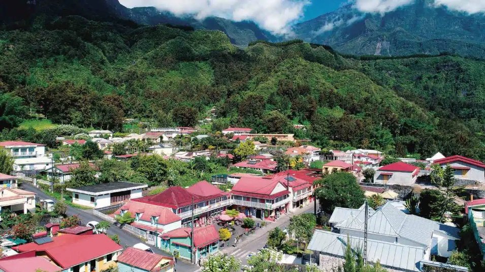 Le village de Hell-Bourg, classé parmi les plus beaux villages de France, au cœur de Salazie, La Réunion