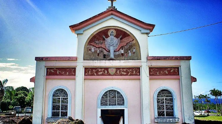L'église Notre-Dame-des-Laves à Sainte-Rose, épargnée par la coulée de 1977, La Réunion